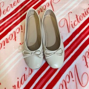 Cream Vegan Leather Ballet Flats with Bow Detail Size 7